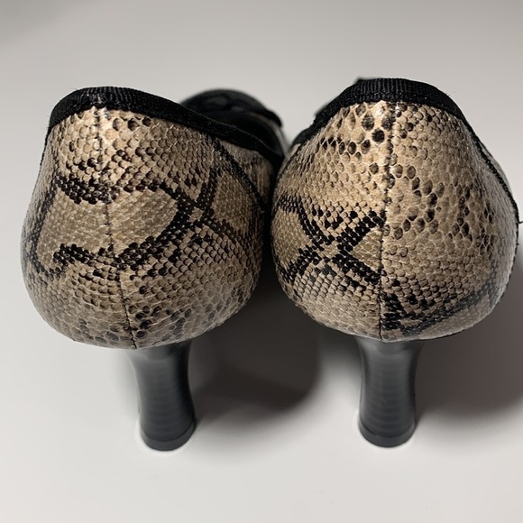 CL by Laundry animal print heels Sz 8.5M good condition 3” heels light wear - Picture 4 of 10